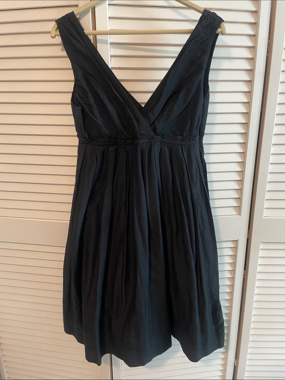Gap - Black V-Neck Sleeveless Women’s Dress